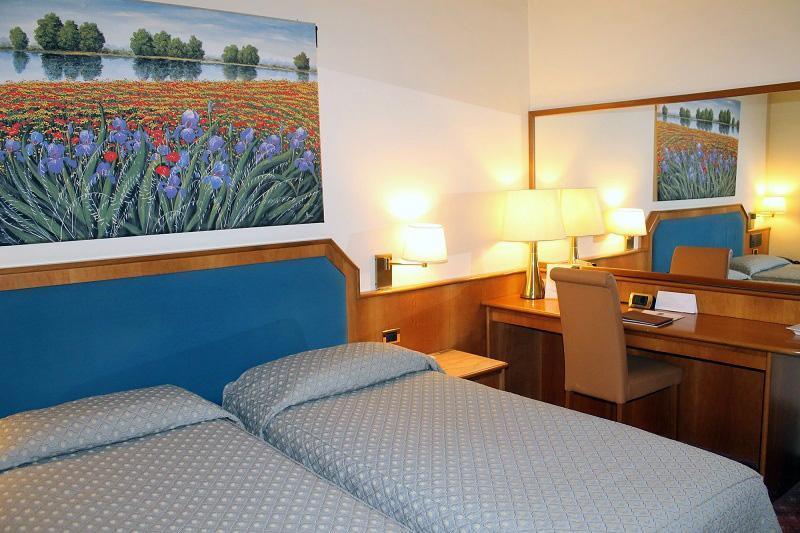 Ih Hotels Milano Eur - Trezzano Sul Naviglio Exterior photo