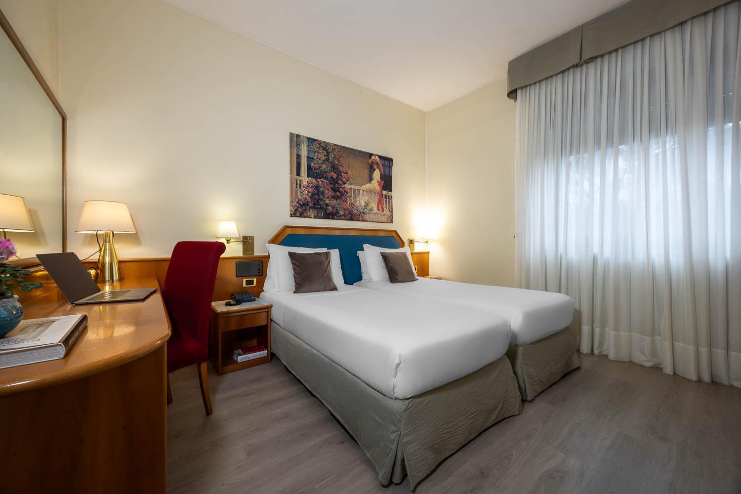 Ih Hotels Milano Eur - Trezzano Sul Naviglio Exterior photo